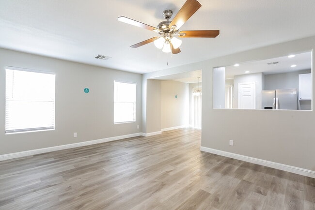 Foto del edificio - 11738 Magliana St