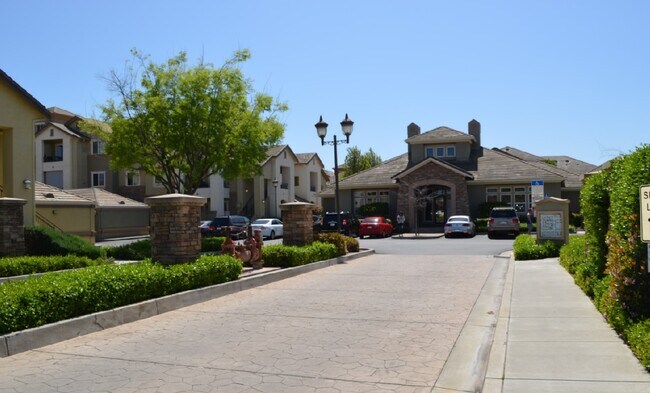 Foto del edificio - 1360 Shady Ln