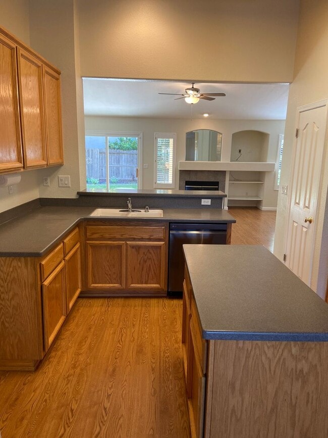 Building Photo - Willow Springs 3 Bdrm, 2 Bath, corner lot ...