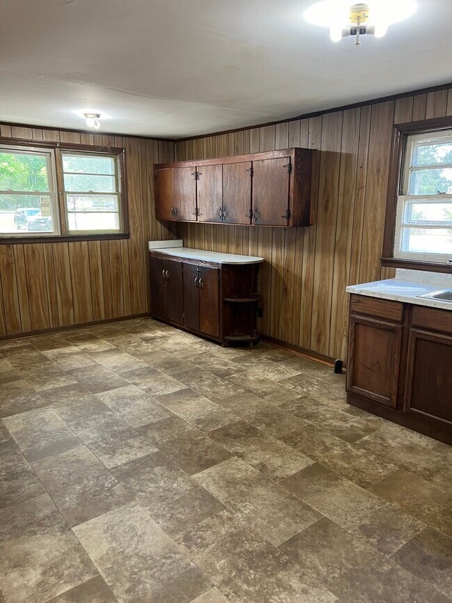 Building Photo - 903 Rapids Street, Roanoke Rapids, NC