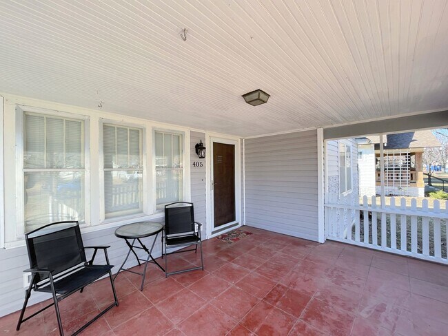 Building Photo - Updated 2 bedroom home