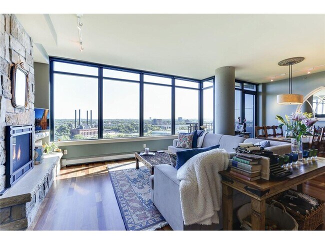 Foto del edificio - 215 10th Ave S