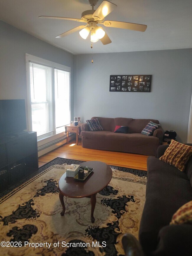 Foto del edificio - 1019 Delaware St