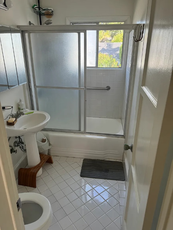 Primary Photo - 927 Venezia Ave