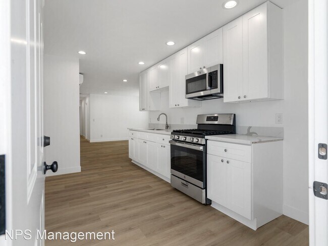 Building Photo - 2 br, 1 bath Apartment - 2049 Cerritos Ave...