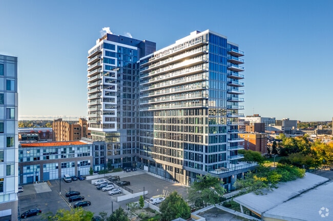 Building Photo - 80 Bond Street East