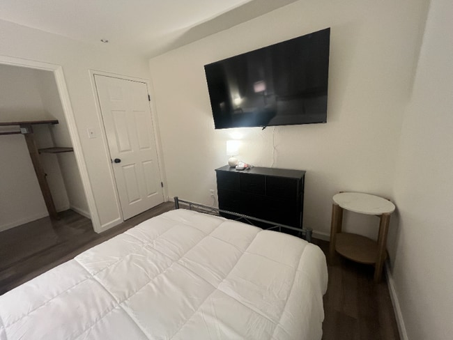 Building Photo - 7327 Sovereign Ct