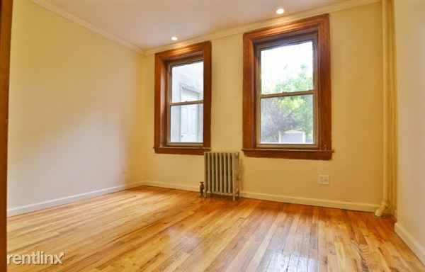 Building Photo - 122 Bainbridge St