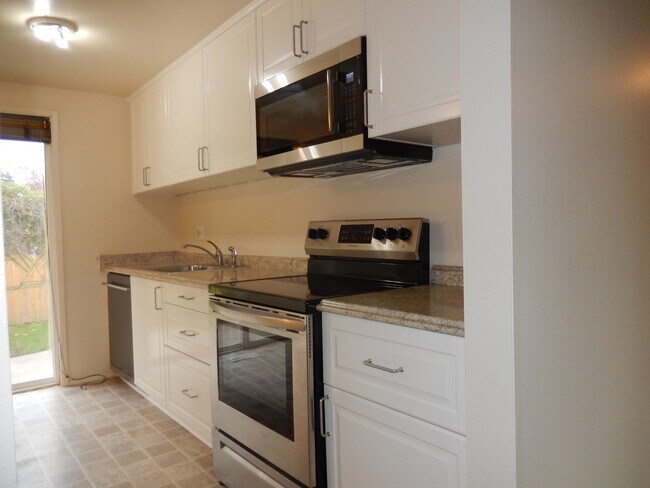 Building Photo - Enjoy life in this charming 2 Bedroom Ramb...