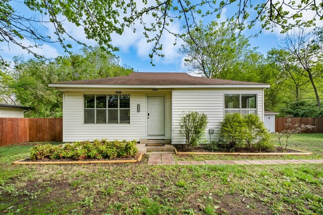 Photo - 2228 W Wedington Dr House