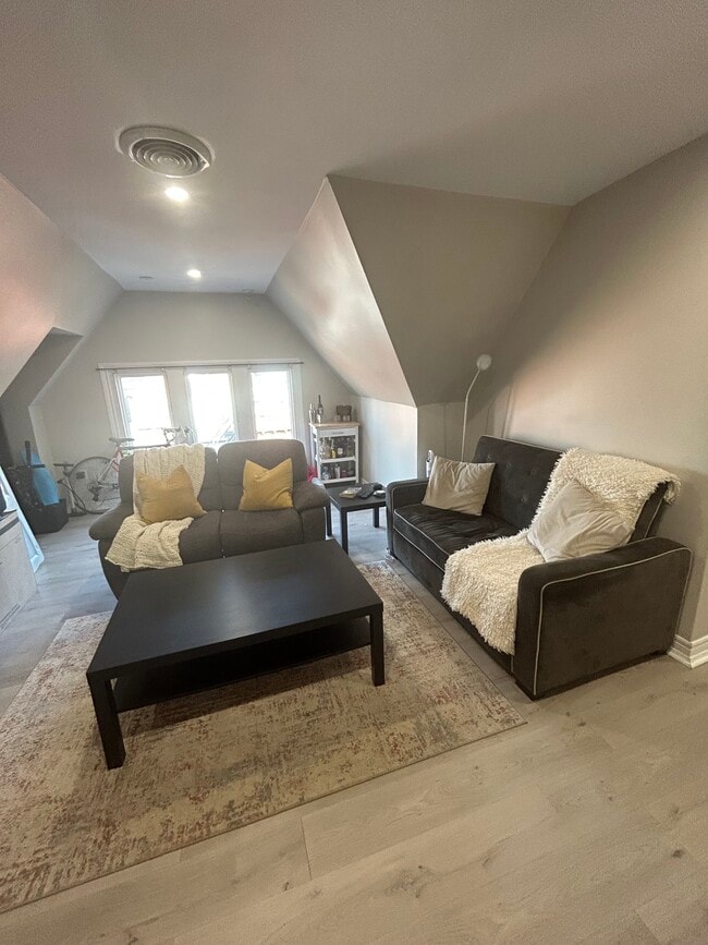 Building Photo - Spacious 1 Bed in Durand