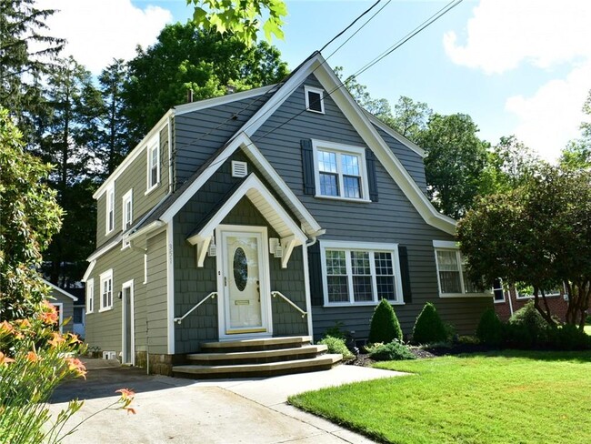 Building Photo - 351 Ravine St