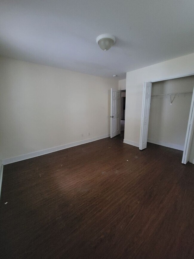 Building Photo - 54 W 108