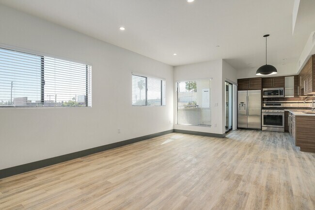 Foto del edificio - 3743 Midvale Ave