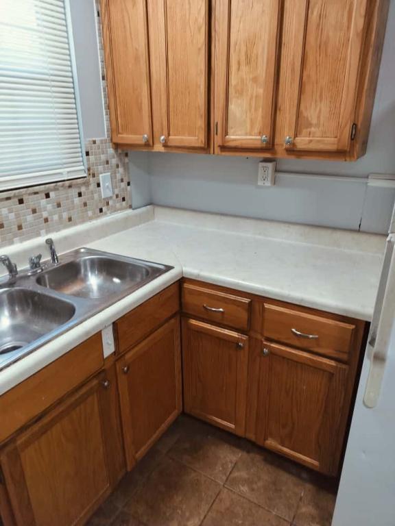 Foto del edificio - 2461 Duchess Dr