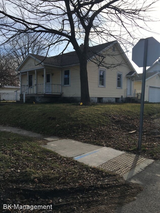 1501 E Wabash Ave, Crawfordsville, IN 47933 House Rental in