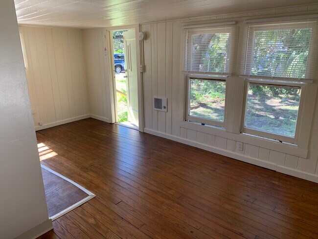 Foto del edificio - 714 Railroad Ave E