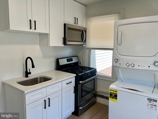 Foto del edificio - 2729 Cedar Ln