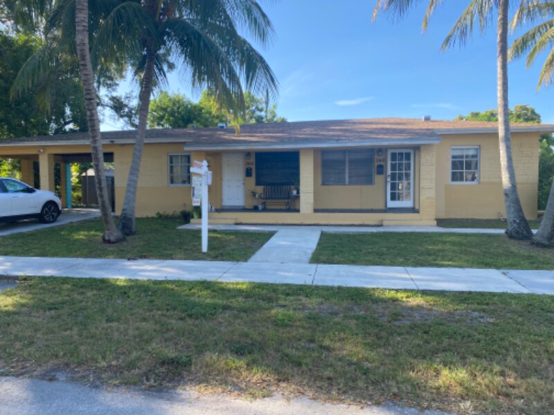 Foto principal - 246 W Park Dr