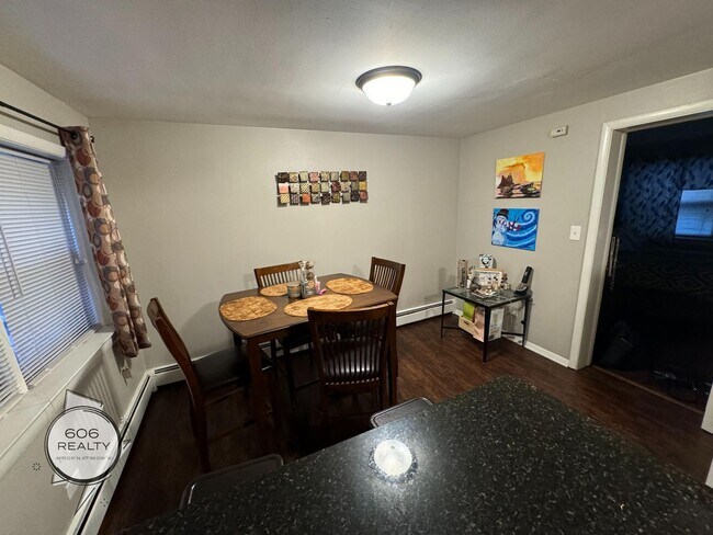 Foto del edificio - Updated Berwyn Unit with Heat Included!