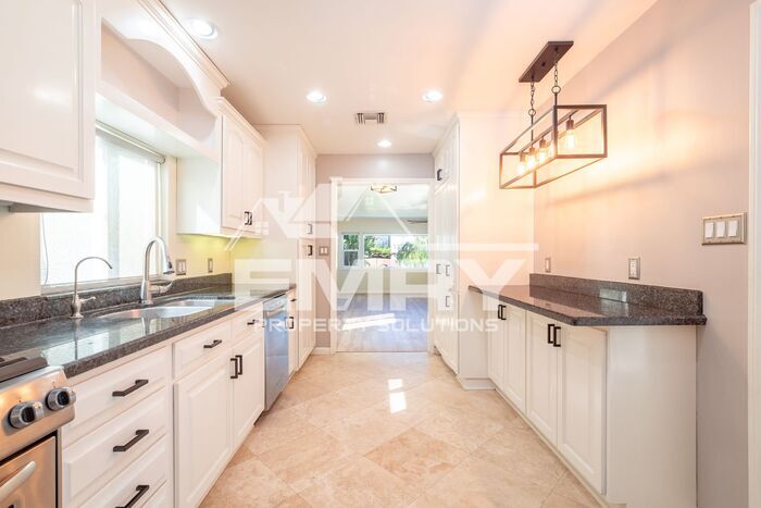 Primary Photo - Lovely Single Family Home w/ Garage, Yard,...