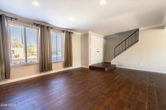 Building Photo - 8321 E Vista Dr