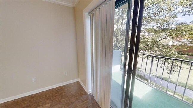 Foto del edificio - 300 Johnson Ferry Rd