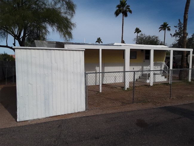 Building Photo - 710 S Lawson Dr
