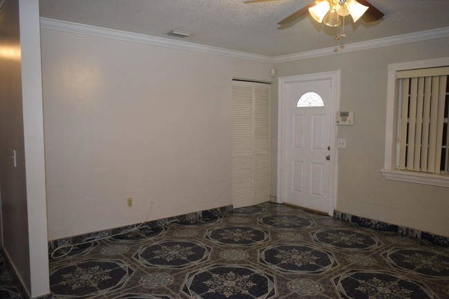 Building Photo - 500 Purdy Ln