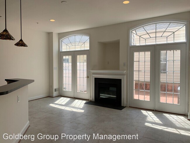 Building Photo - 13030 Town Commons Dr