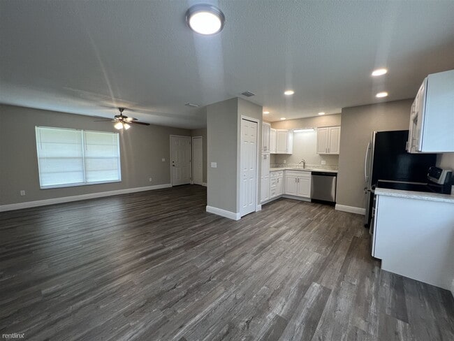 Building Photo - 3 br, 2 bath House - 1205 Padgett Circle