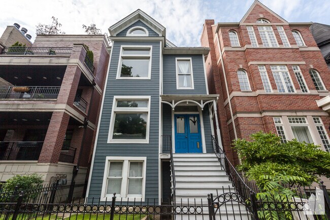 Building Photo - 827 W Wrightwood Ave