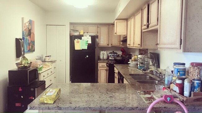 Kitchen - 330 Norwood Terrace