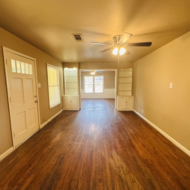 Building Photo - 3148 Alamo Ave