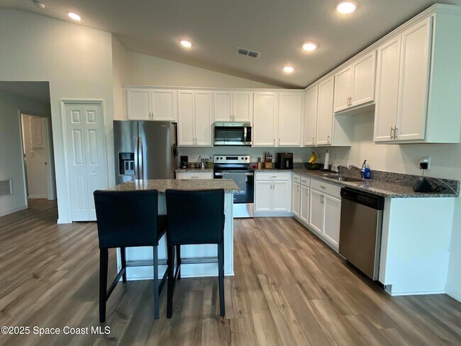 Building Photo - 1186 Dania Cir