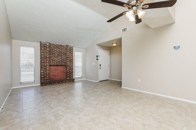 Foto del edificio - 836 Cinnamon Dr