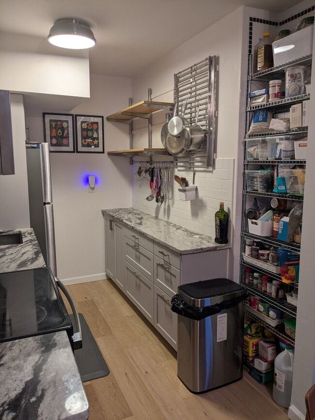 kitchen - 626 Jasper St