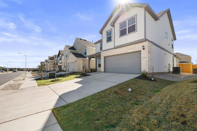 Building Photo - 1605 Holly Lk Dr