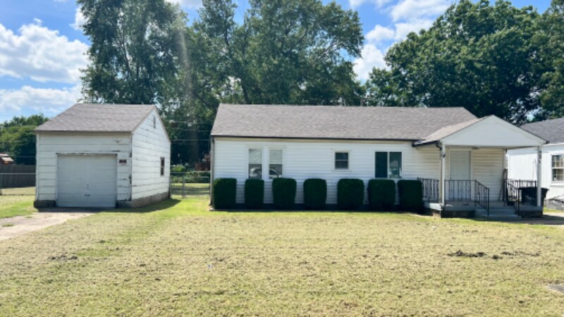 Primary Photo - 521 N Woodrow Ave