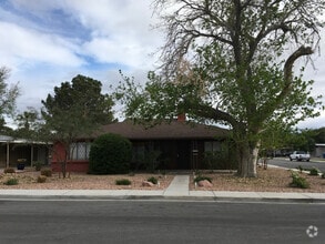 Building Photo - 821 Griffith Ave