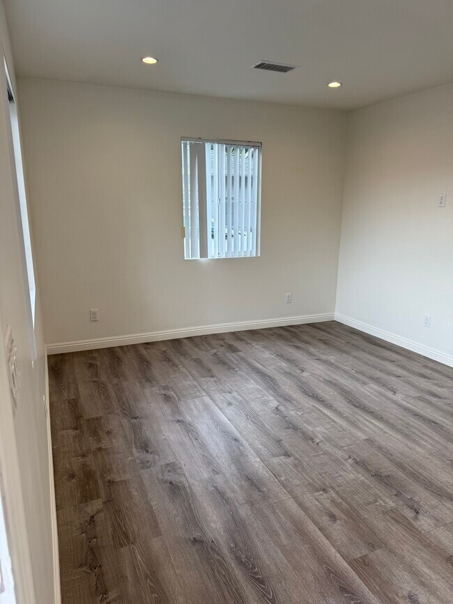 Sala de estar - 154 S Grand Oaks Ave