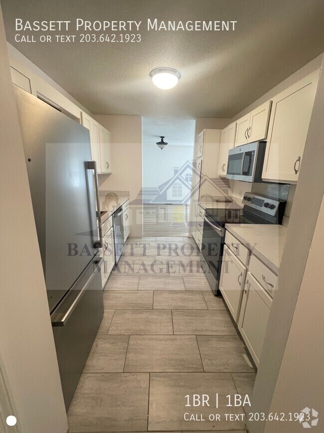 Building Photo - 30 Stoneycrest Dr