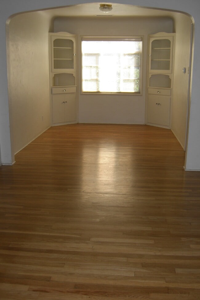 Foto del edificio - 402 N Santa Ana Ave