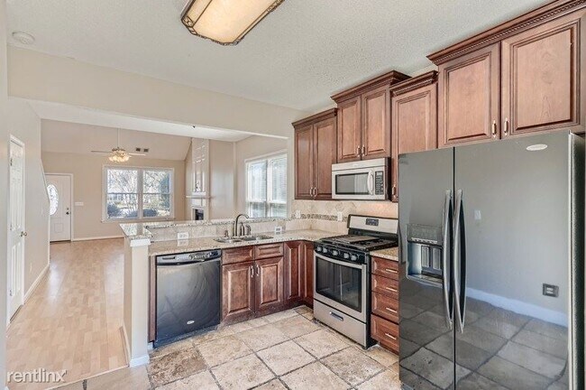 Building Photo - 3 br, 2.5 bath House - 1672 Woodsford Rd N...
