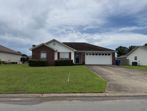 Building Photo - 23 Violet Ln
