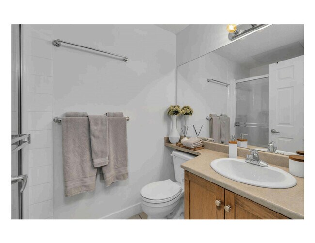 Building Photo - 1128-1128 Sunset Dr