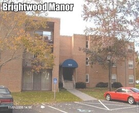 Building Photo - 904 Brightwood Manor Dr