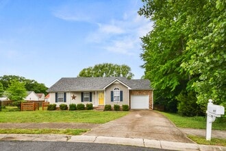 Building Photo - 417 Chestnut Grove Way