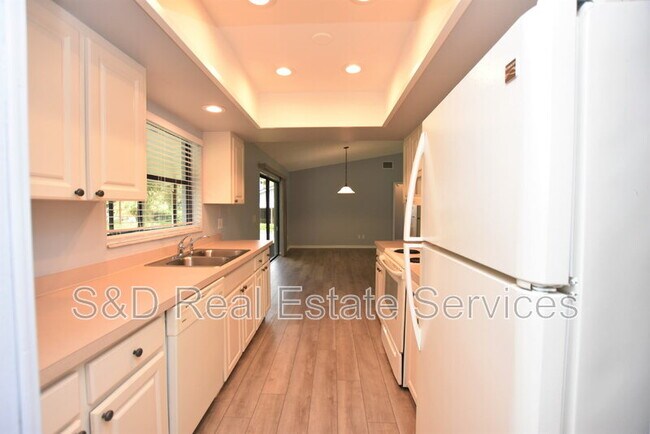 Foto del edificio - 6305 Christina Groves Cir E