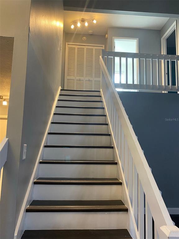 Building Photo - 303 Silver Pine Dr